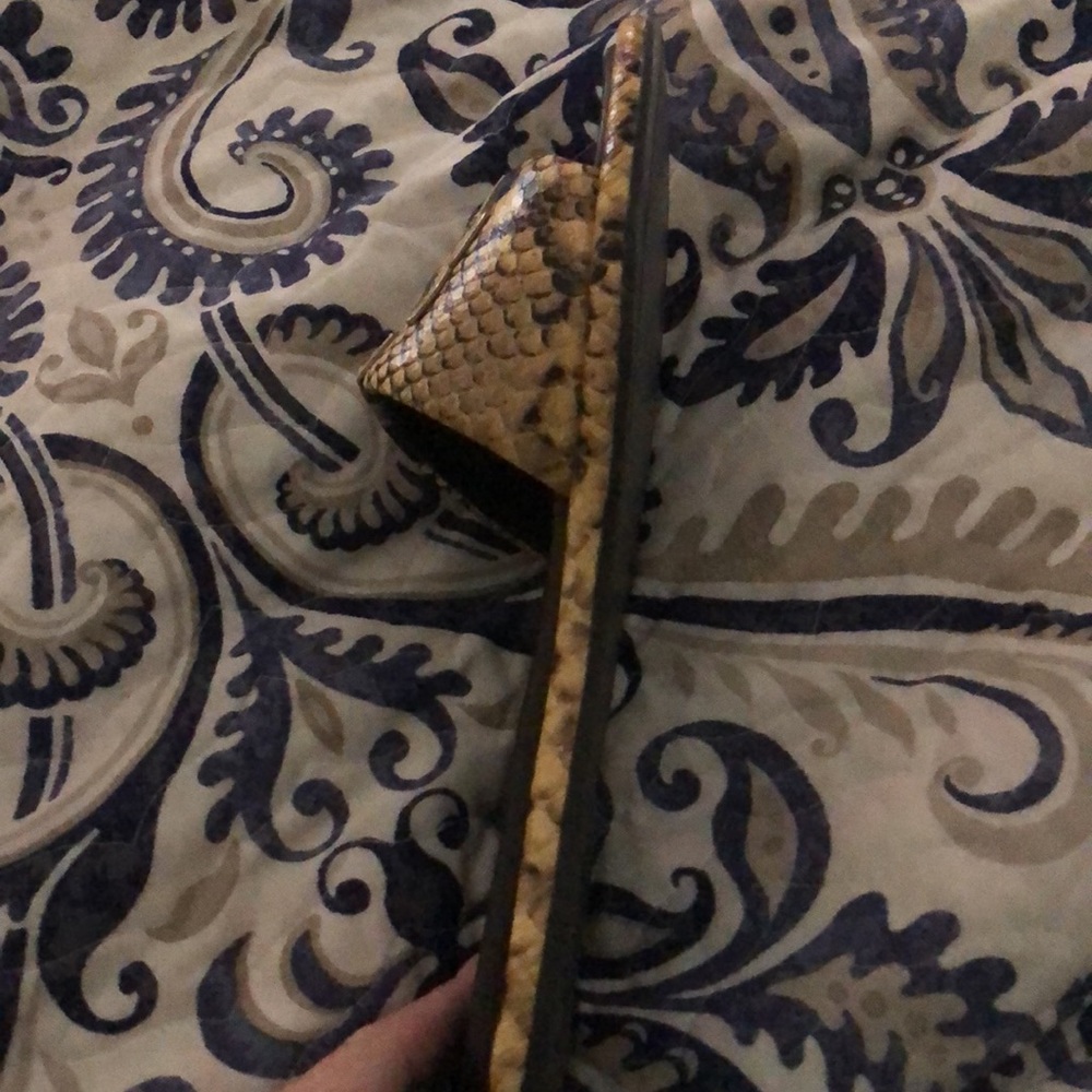 Tory Burch Black and Tan Sandals - Picture 5 of 7